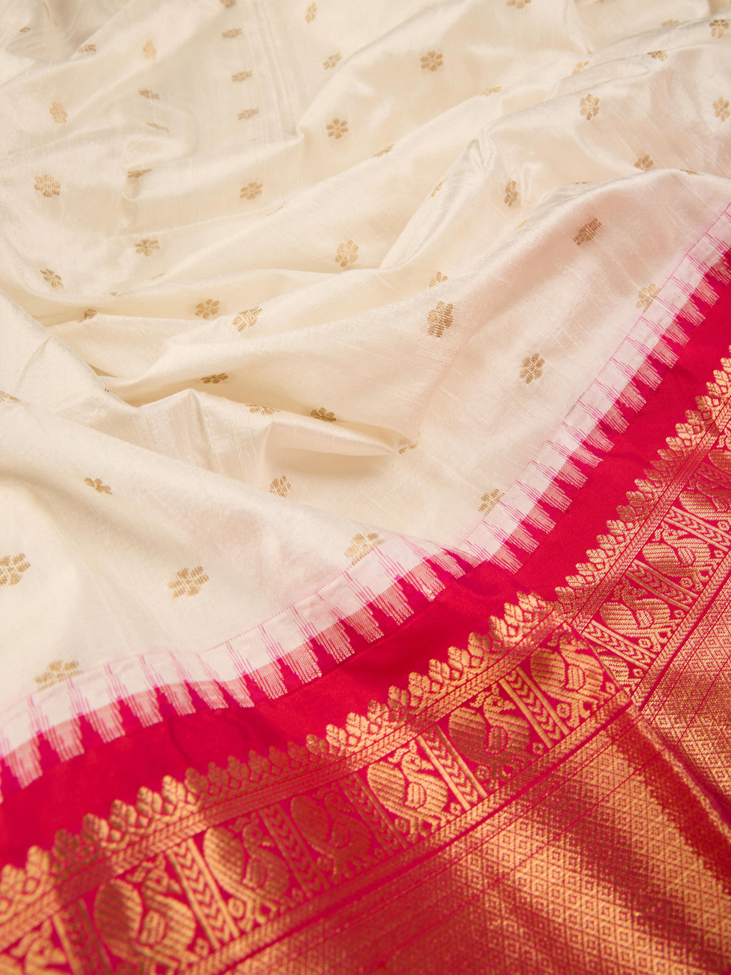 Pure Handloom Raw Silk with Elegant Kanchipuram Weaving Border