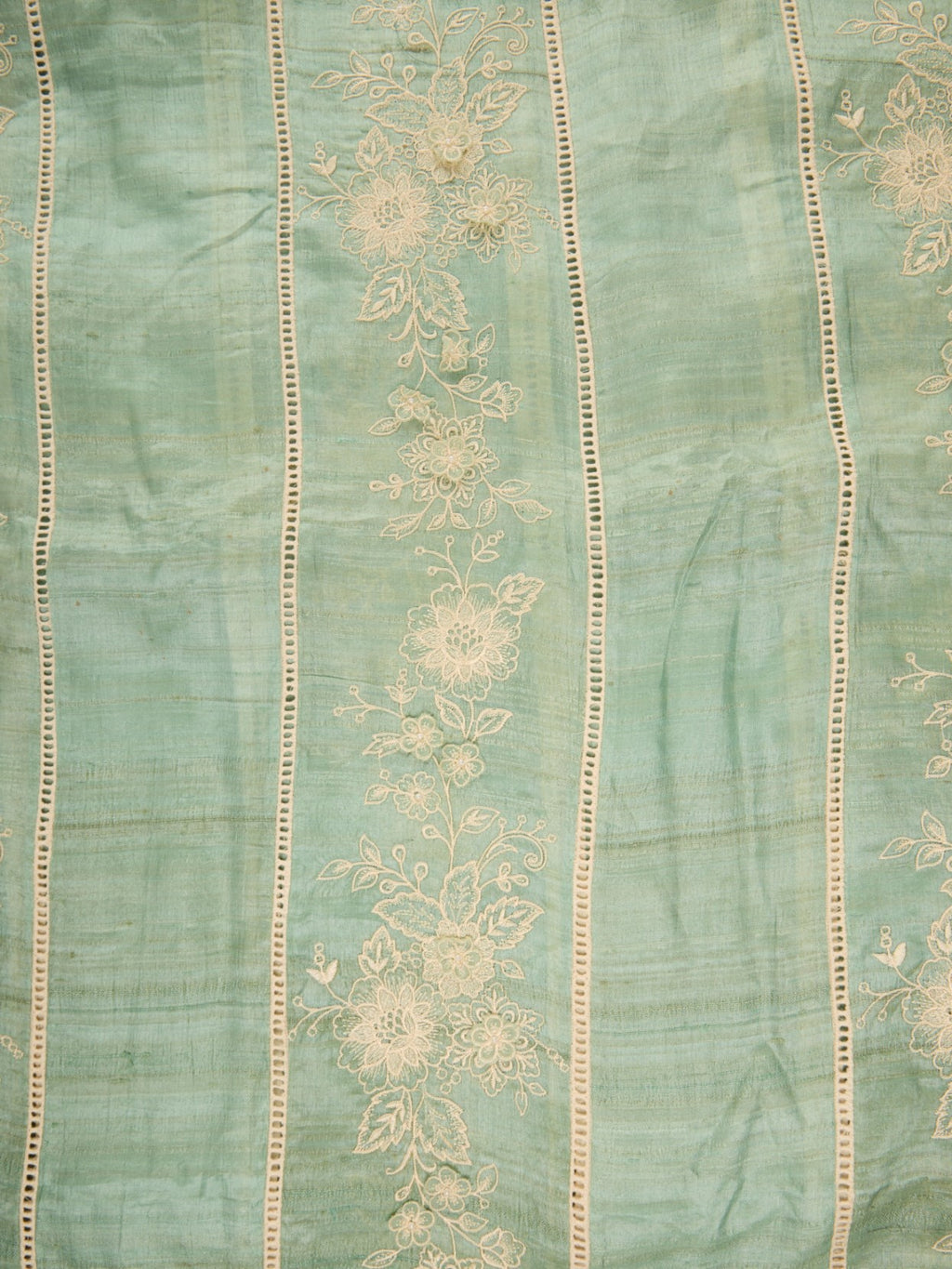 Pure Tusser with Beautiful Thread Work & 3D Floral Work Panelling Model