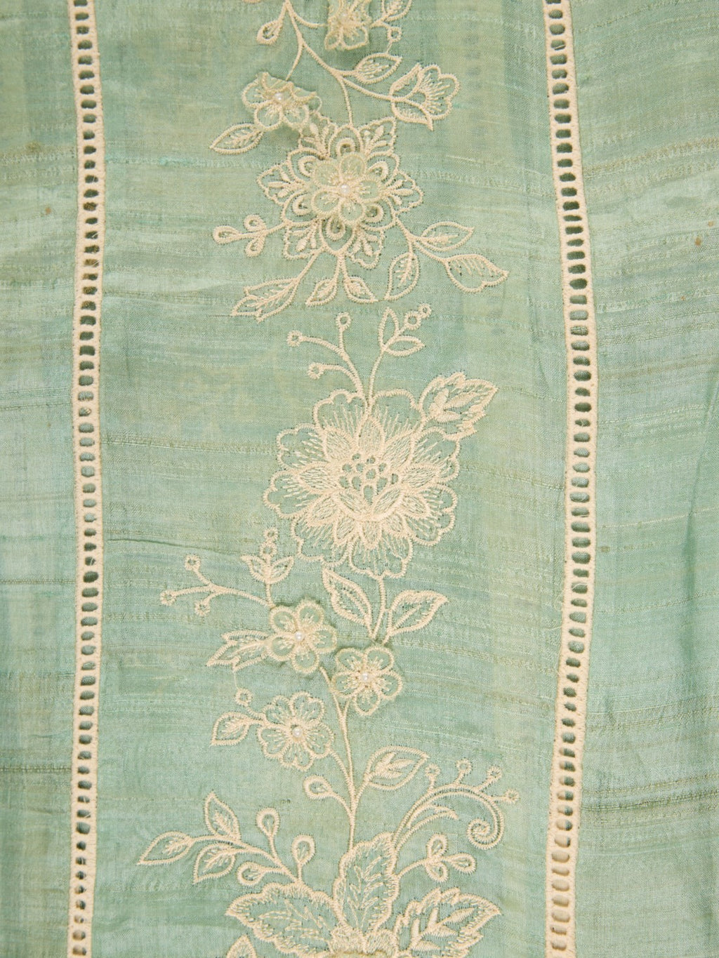 Pure Tusser with Beautiful Thread Work & 3D Floral Work Panelling Model