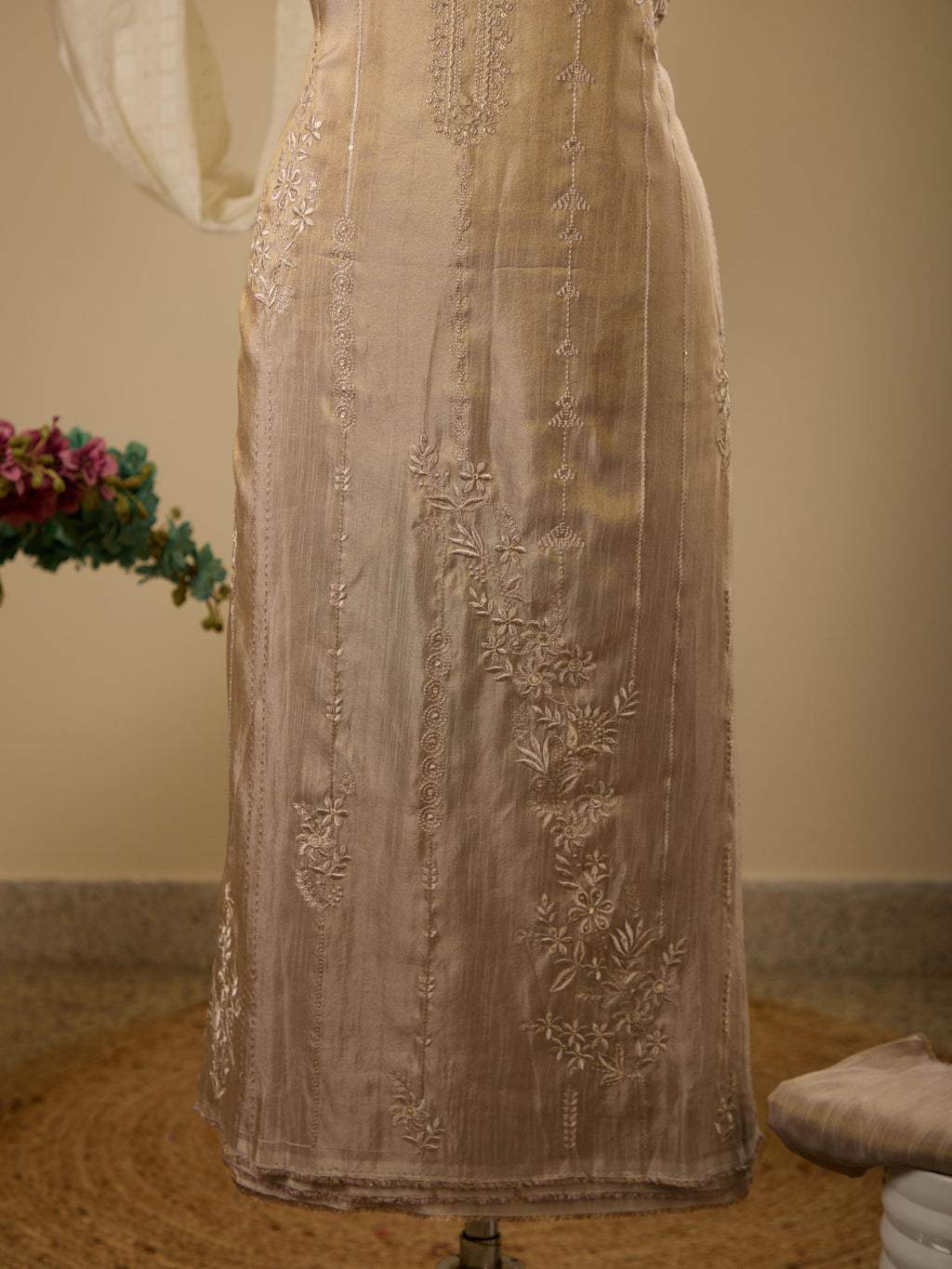 Tissue Linen Top with Embroidery, Paired with Plain Tissue Linen Bottom